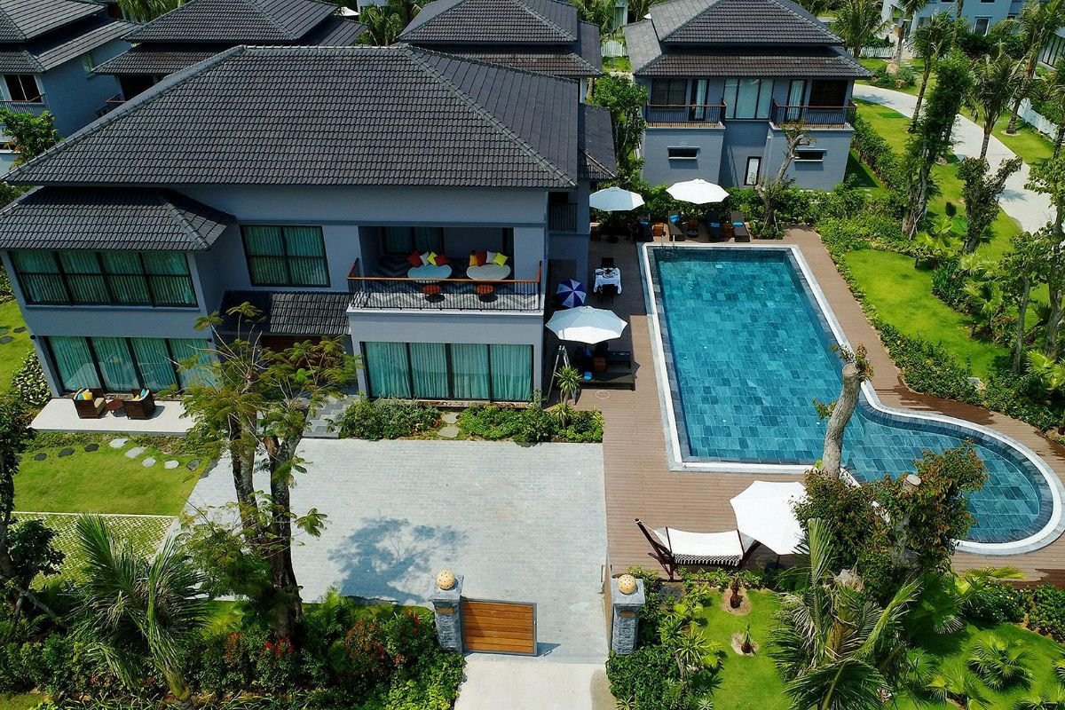 Luxury homes in Windermere FL — Chain of Lakes real estate