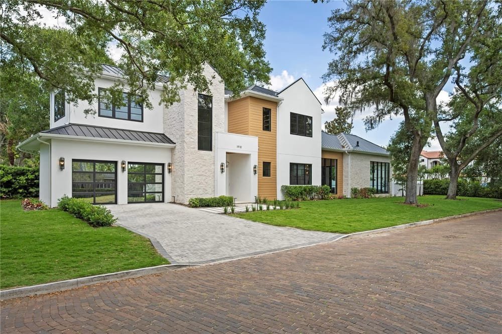 Luxury home for sale at Glencoe Road, Winter Park FL 32789 — 4 bed 6 bath 3788 sq ft