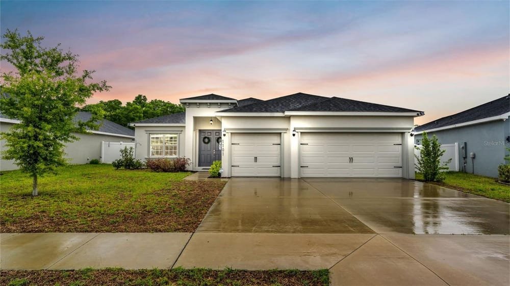 Homes for sale in Polk City Florida with acreage